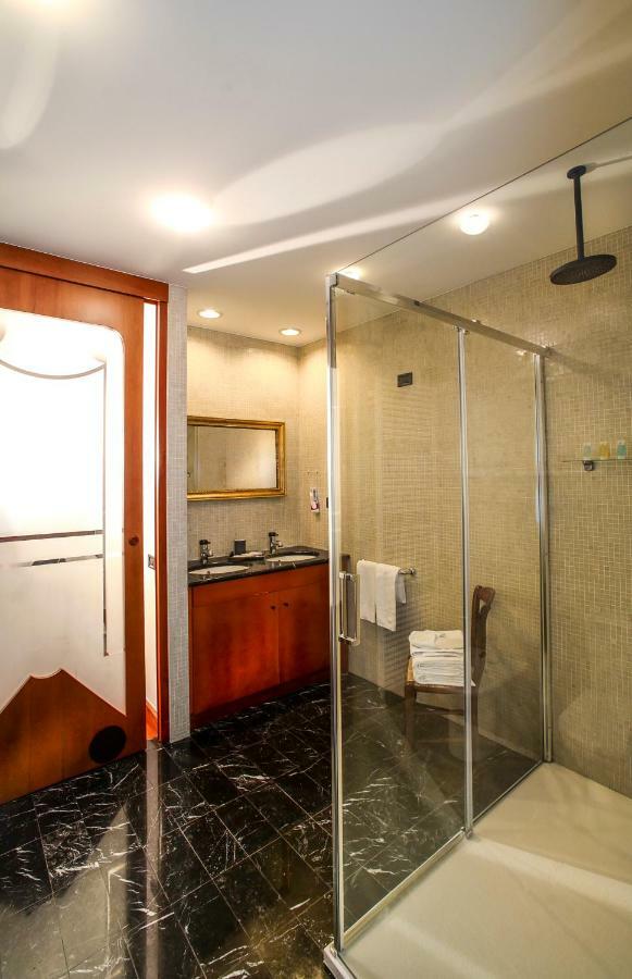 Palazzo Giani Apartment เคียเวนนา ภายนอก รูปภาพ
